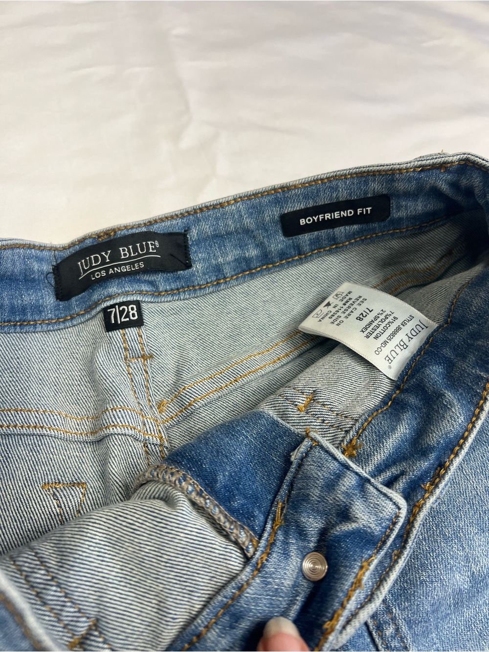 Judy Blue Boyfriend Fit Cargo Pocket Ripped Knee Jeans Size 7 / 28 33” long - Picture 5 of 9